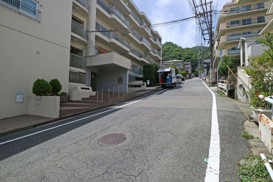 敷地東側の前面道路