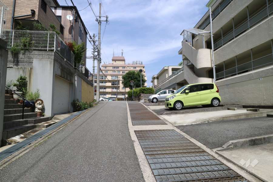敷地北側の前面道路