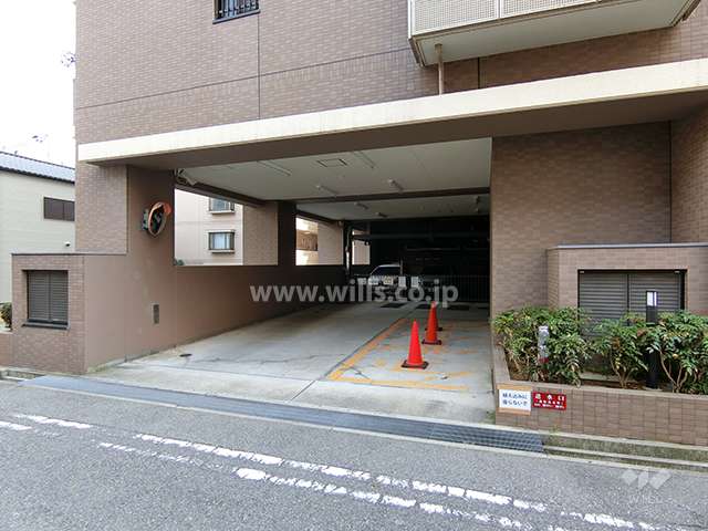 駐車場出入り口