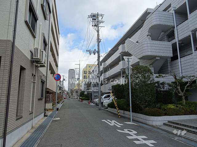 敷地北側の前面道路