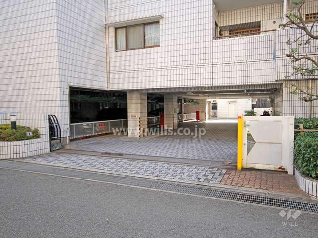 駐車場出入り口