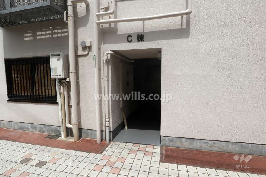 楠ヶ丘マンション（C棟）の入り口