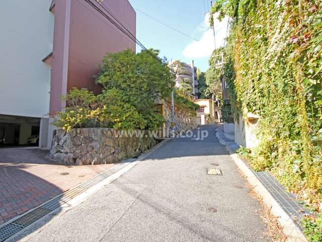 敷地東側の前面道路