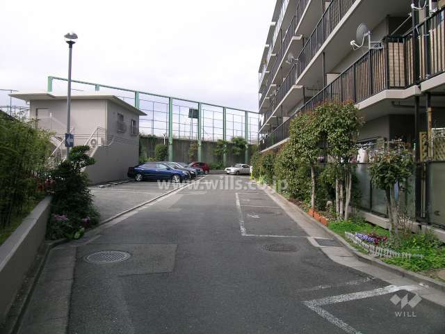 敷地南部分にある駐車場