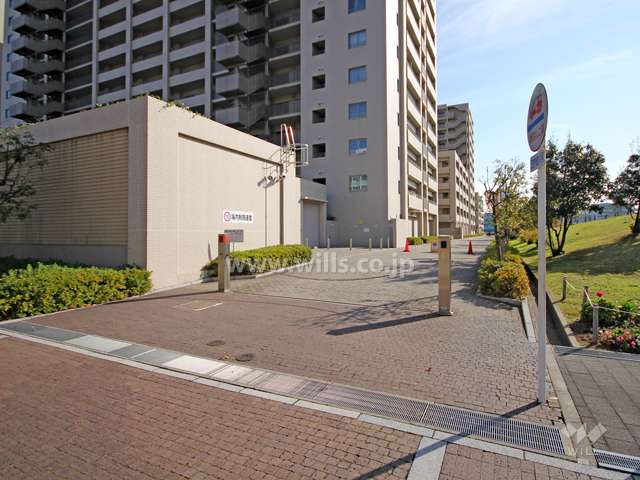 駐車場出入り口