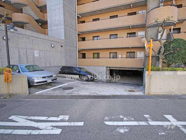 駐車場出入り口