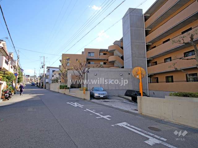 敷地北側の前面道路