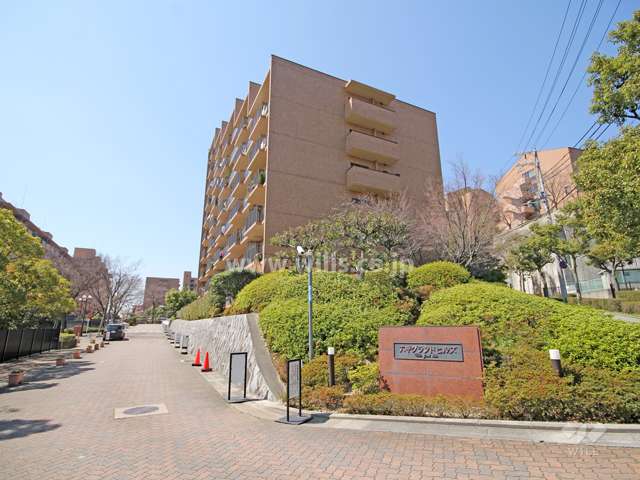 六甲グランドヒルズ1号館の外観(東側から)