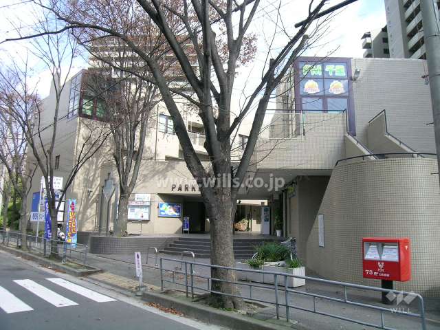 店舗も入った管理棟