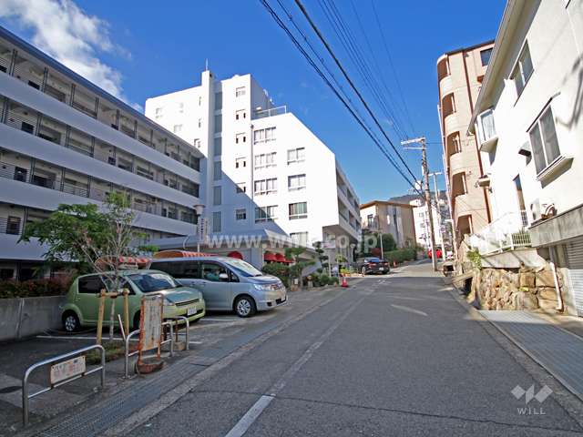 敷地東側の前面道路
