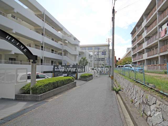 敷地北側の前面道路