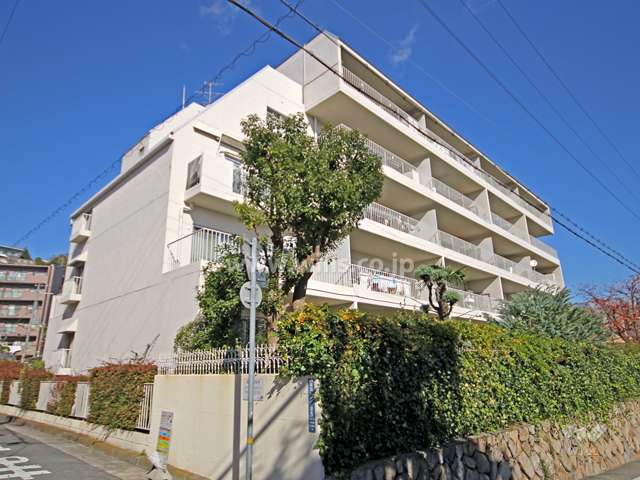 六甲ハイツ(高羽町5丁目)の外観(南西側から)