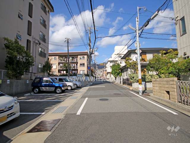 敷地東側の前面道路