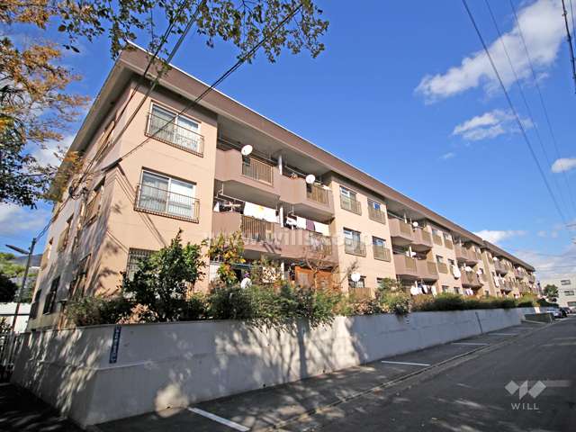 六甲ビューハイツＣ棟の外観(南西側から)