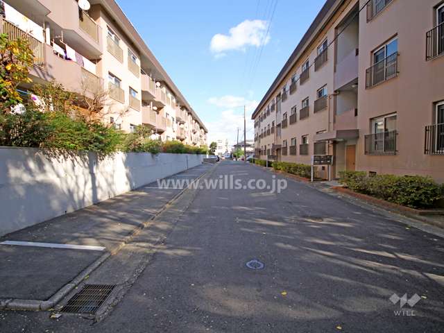 敷地南側の前面道路