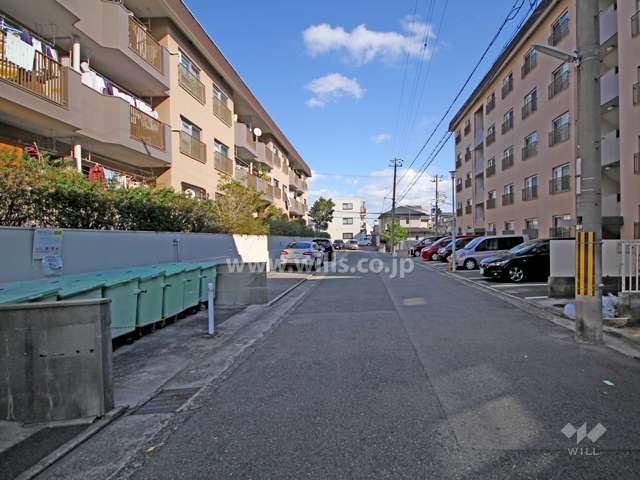 敷地南側の前面道路