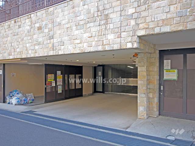 駐車場出入り口