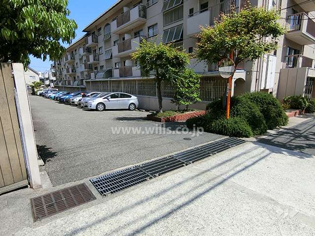 駐車場出入り口