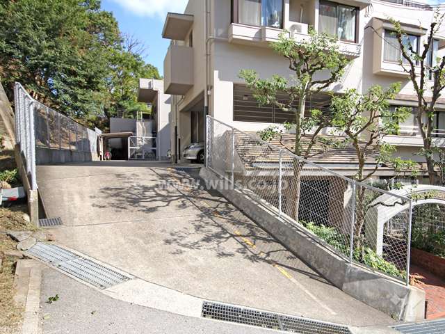 駐車場出入り口