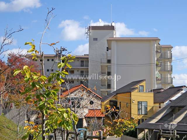 六甲篠原マンションの外観(西側から)