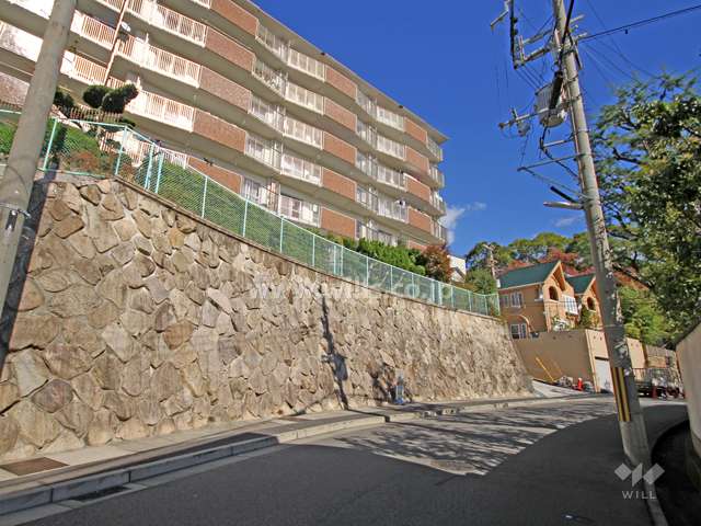 敷地南側の前面道路