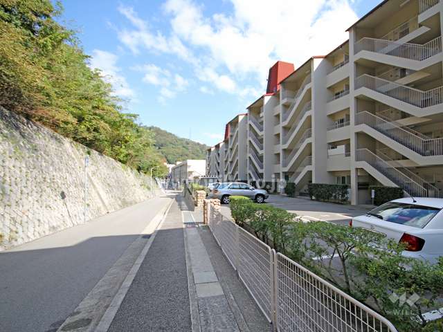 敷地北側の前面道路。
