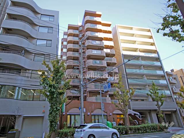 六甲道ロイヤルマンションの外観(南西側から)