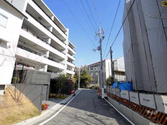 敷地南側の前面道路