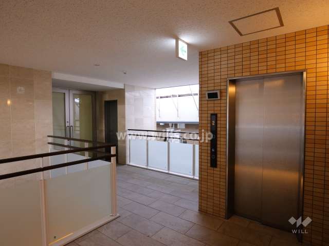 エントランスにはエレベーターでもアクセス出来ます。