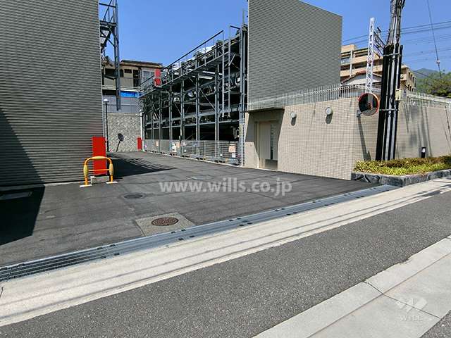 駐車場出入り口