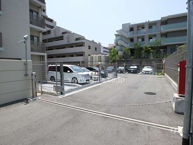 駐車場出入り口