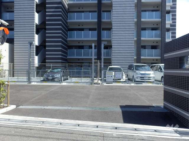駐車場出入り口
