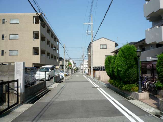 敷地北側の前面道路