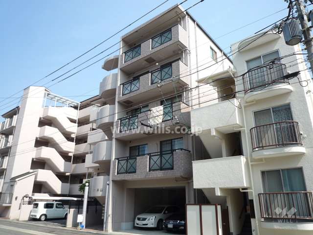 ラペ本山の外観（北西側から）