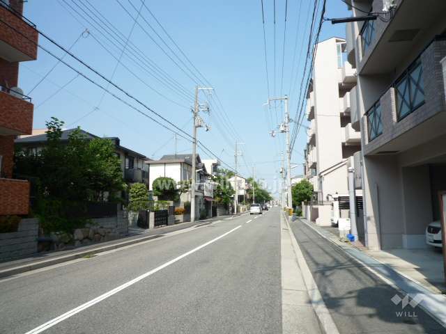 敷地北側の前面道路