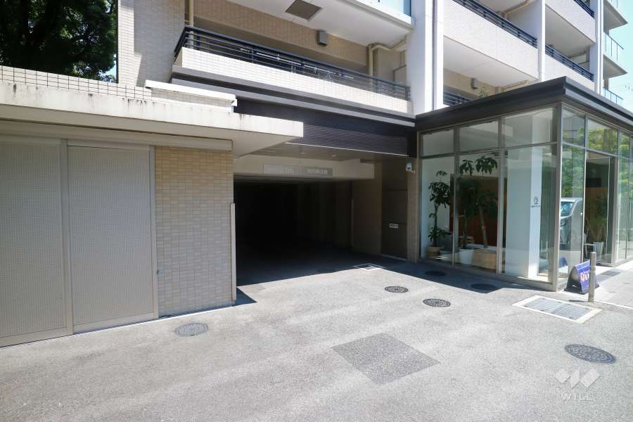 駐車場出入り口