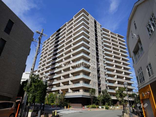 ブランズ宝塚梅野町の外観（東側から）