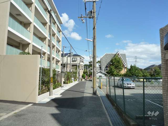 敷地南側の前面道路