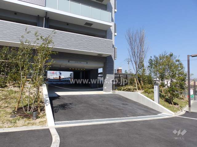 敷地内駐車場出入り口（ロボットゲート付き）