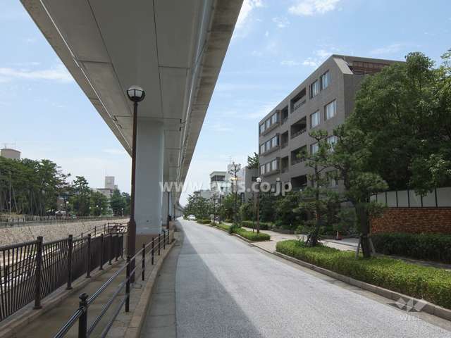敷地の東側には住吉川が流れています。