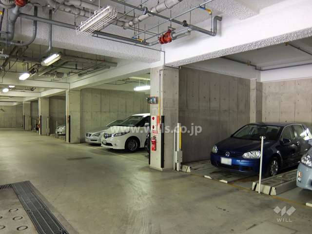 敷地内駐車場（屋内機械式と屋内平面式）