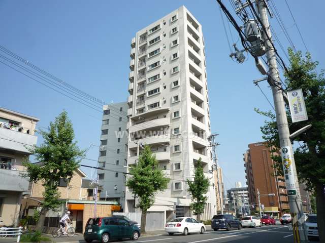 グラン・ブルー神戸本山の外観（北西側から）