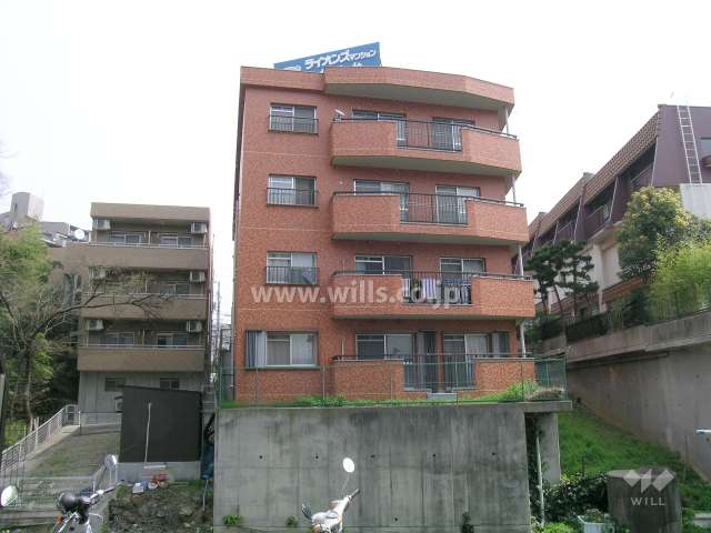 ライオンズマンション桃山台の外観（西側から）