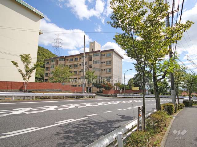 鶴甲コーポ35号館の遠景（北西側から）