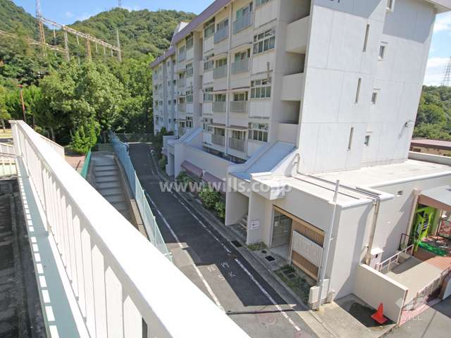 周囲はたいへん緑豊かです。