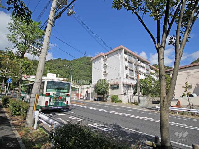 鶴甲コーポ37号館の遠景