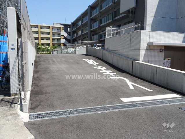 09駐車場入り口