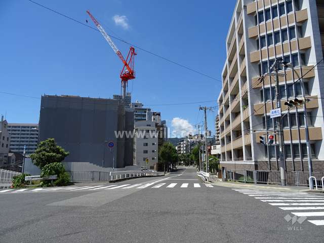 敷地南側の前面道路