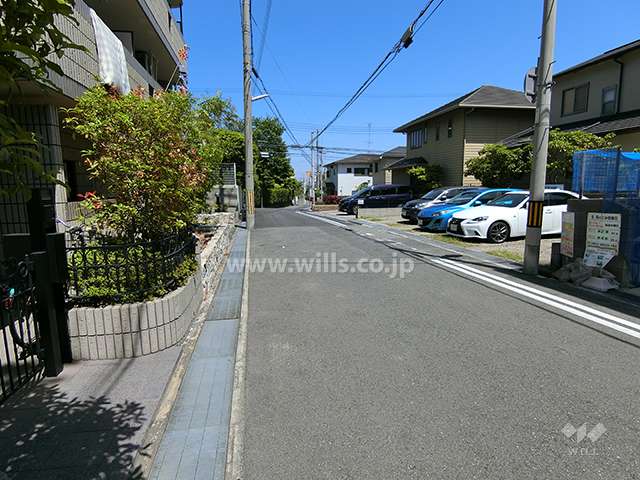 敷地南側の前面道路