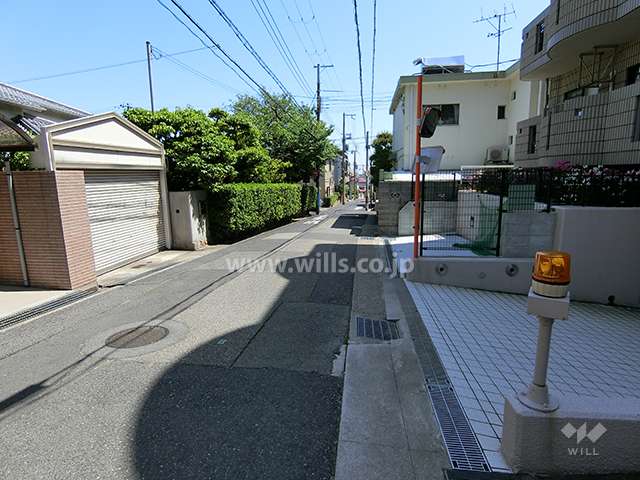 敷地東側の前面道路